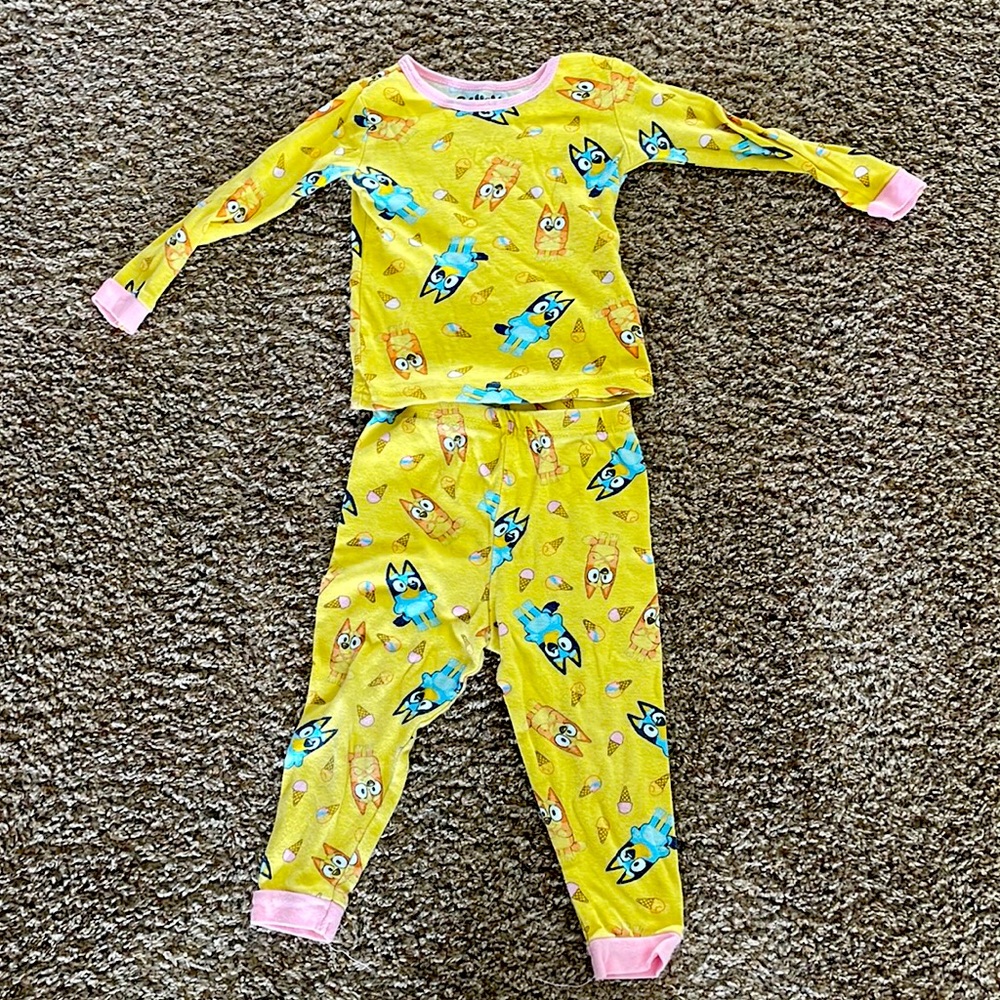 Official Bluey Pajama set (6 piece set)